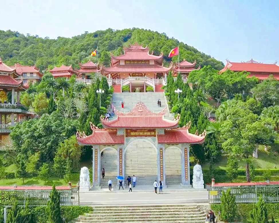 Chùa Cái Bầu: Cẩm nang hành hương chi tiết cho tín đồ xê dịch