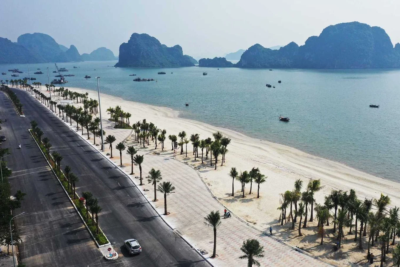 Bãi tắm Hòn Gai: Tọa độ giải nhiệt cực "chill" giữa lòng thành phố Hạ Long