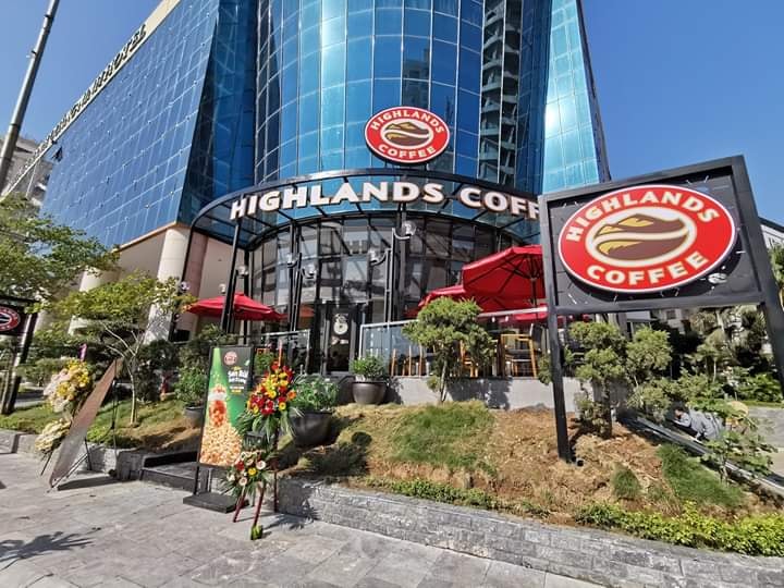 Review Highlands Coffee Hạ Long: Điểm dừng chân lý tưởng khi du lịch tự túc